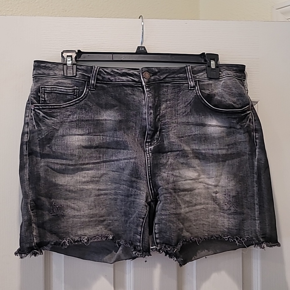 Judy Blue Gently worn black wash jean short cut offs